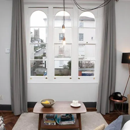 Spacious Victorian Flat In The Heart Of Apartamento Bristol