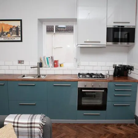 Spacious Victorian Flat In The Heart Of Bristol