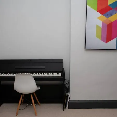 Spacious Victorian Flat In The Heart Of Bristol