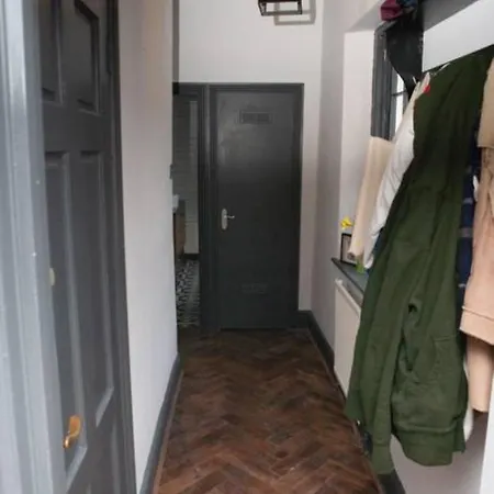 Spacious Victorian Flat In The Heart Of Lägenhet *